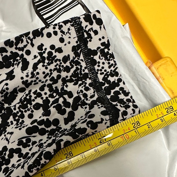 Lululemon Womens Align 28 Yoga Legging Size 8 FLY Collab Polka Dot Floral Black - Picture 8 of 8